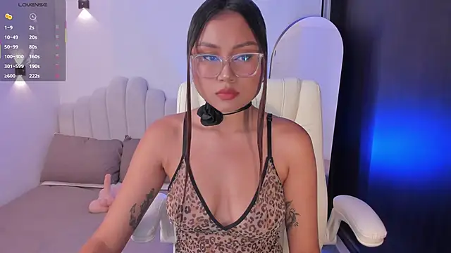 Snapshot of AmberLewis_ chatting on 05/18/26, 12:11 AmberLewis online show from 05/18/26, 12:11