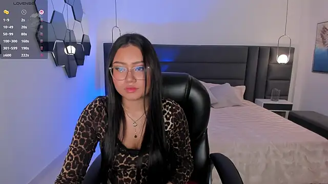 Snapshot of AmberLewis_ chatting on 11/27/25, 11:27 AmberLewis online show from 11/27/25, 11:27