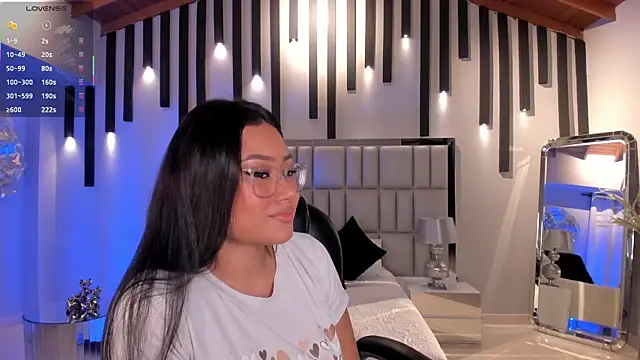 Snapshot of AmberLewis_ chatting on 11/05/25, 03:20 AmberLewis online show from 11/05/25, 03:20