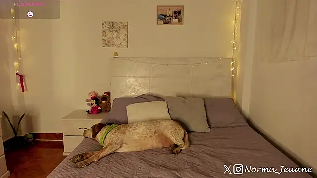 Norma-Jeaane online show from 10/04/25, 08:32