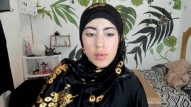 chaymae nah  online show from 12/03/25, 01:21