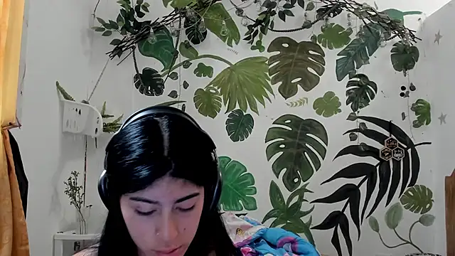 chaymae nah  online show from 10/20/25, 03:01