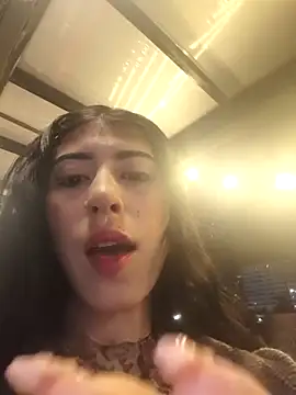 chaymae nah  online show from 04/09/26, 12:34