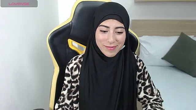 chaymae nah  online show from 03/21/25, 12:28