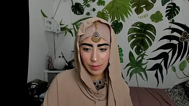 chaymae nah  online show from 11/30/25, 04:13