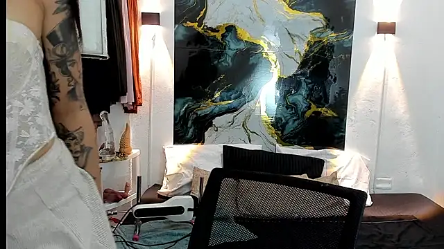 chaymae nah  online show from 12/22/25, 02:44