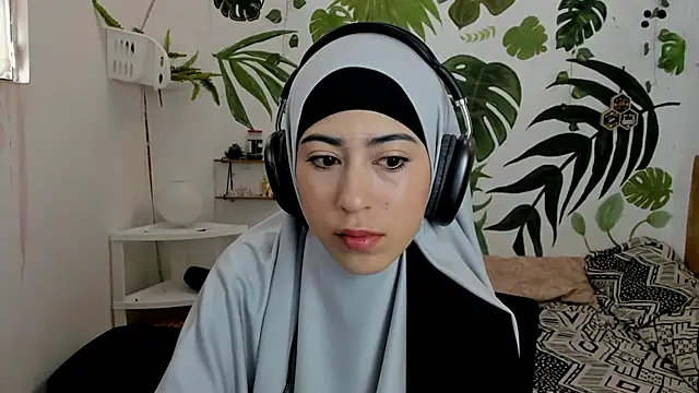 chaymae nah  online show from 10/27/25, 02:51