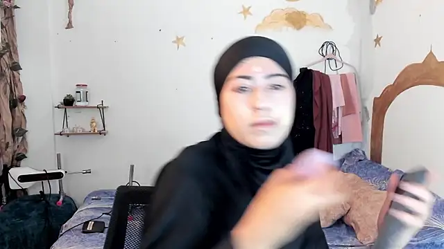 chaymae nah  online show from 09/21/25, 06:13