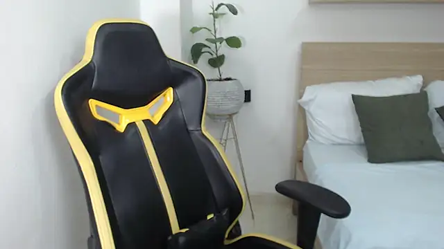 chaymae nah  online show from 03/21/25, 03:35