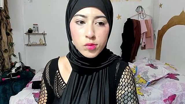 chaymae nah  online show from 09/24/25, 10:48