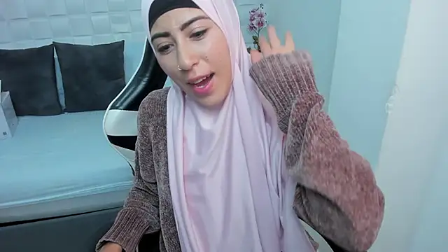 chaymae nah  online show from 03/07/25, 12:45