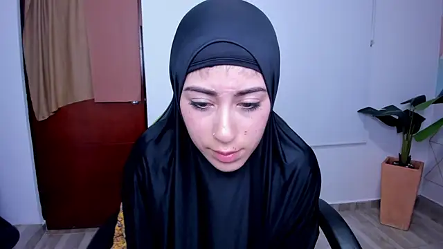 chaymae nah  online show from 03/11/25, 02:10