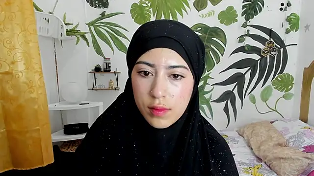 chaymae nah  online show from 10/24/25, 11:04