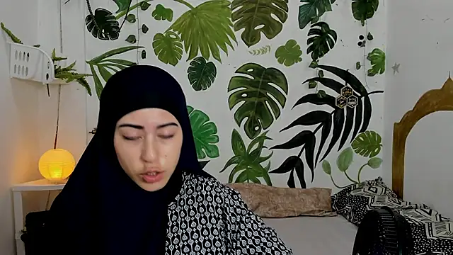 chaymae nah  online show from 10/11/25, 12:33