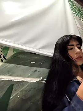 chaymae nah  online show from 04/17/26, 02:36