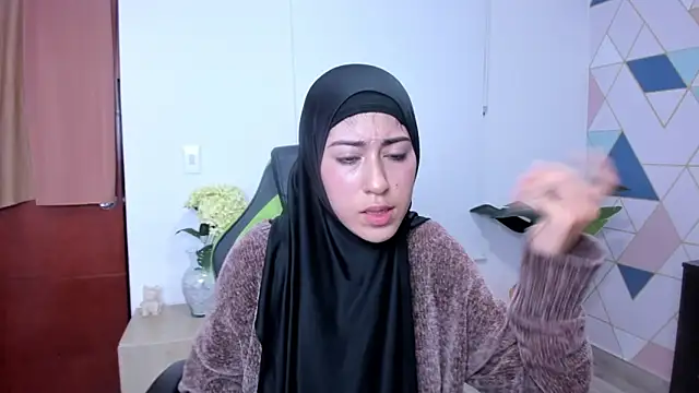 chaymae nah  online show from 03/10/25, 11:06