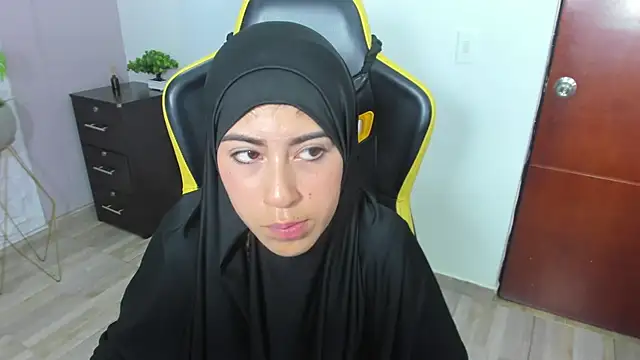 chaymae nah  online show from 03/19/25, 10:31