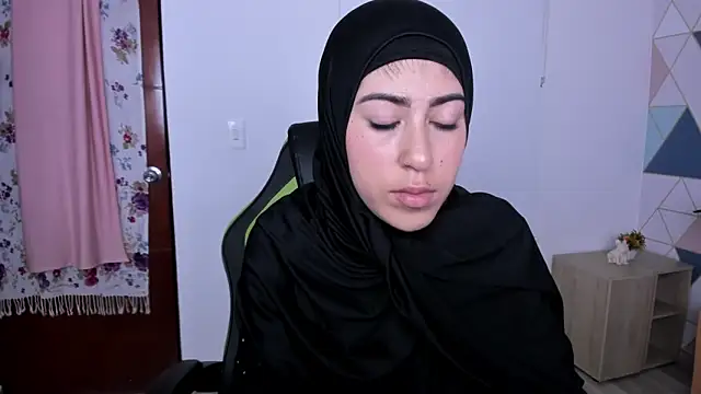 chaymae nah  online show from 03/17/25, 03:40