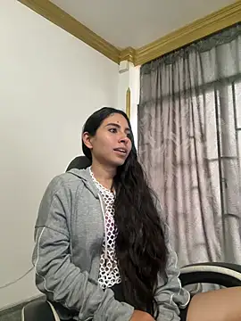 Snapshot of bella-black chatting on 04/15/26, 01:59 bella-black online show from 04/15/26, 01:59