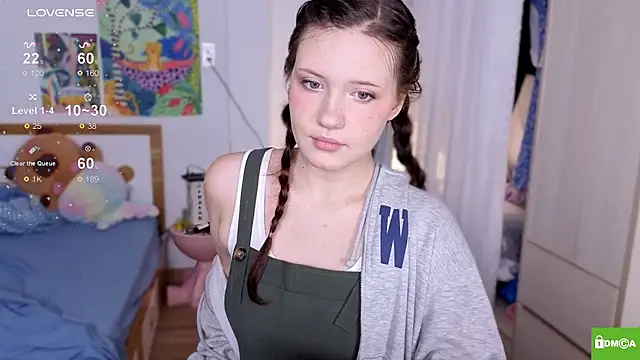 HanahCute online show from 11/27/25, 02:23