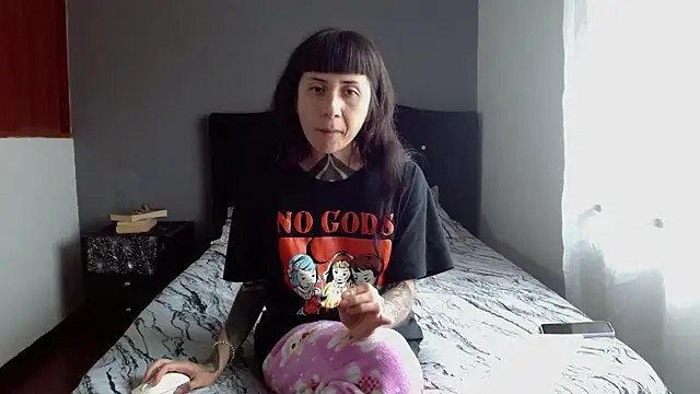 Emilia 1995 online show from 06/18/26, 03:50