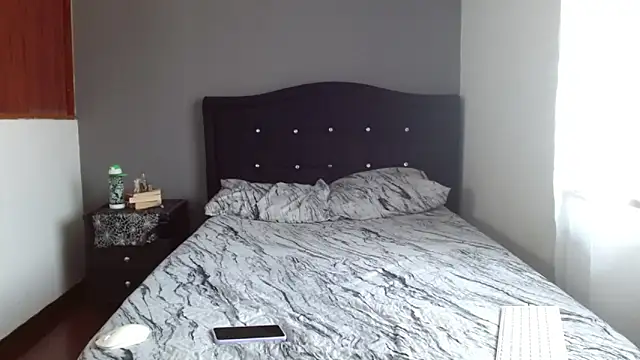 Snapshot of Emilia_1995 chatting on 10/27/25, 02:07 Emilia 1995 online show from 10/27/25, 02:07