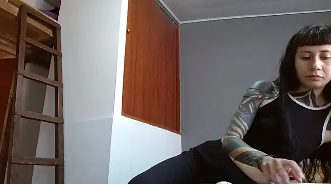 Snapshot of Emilia_1995 chatting on 03/10/25, 12:38 Emilia 1995 online show from 03/10/25, 12:38