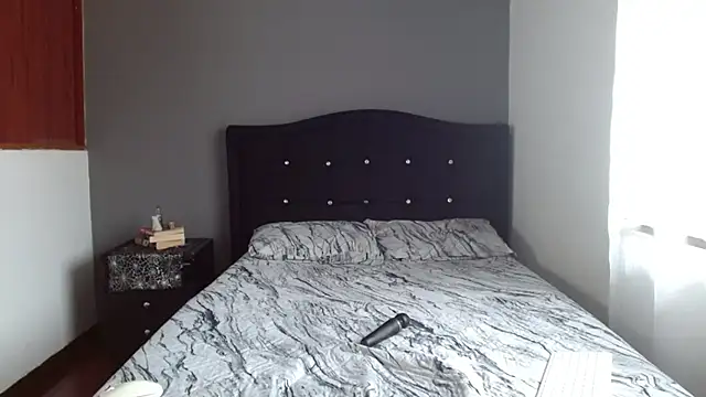 Snapshot of Emilia_1995 chatting on 10/29/25, 02:16 Emilia 1995 online show from 10/29/25, 02:16