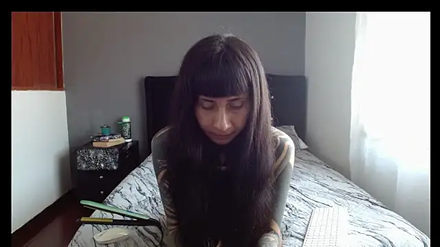 Emilia 1995 online show from 03/26/26, 01:09