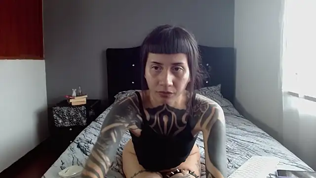 Snapshot of Emilia_1995 chatting on 09/22/25, 07:42 Emilia 1995 online show from 09/22/25, 07:42