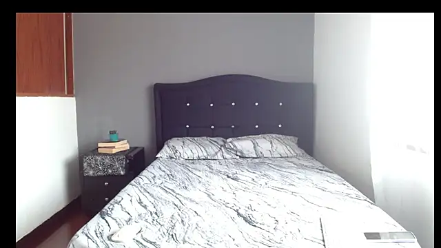 Emilia 1995 online show from 02/14/26, 03:56