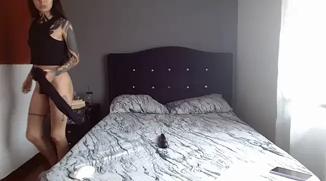 Snapshot of Emilia_1995 chatting on 03/11/25, 07:14 Emilia 1995 online show from 03/11/25, 07:14