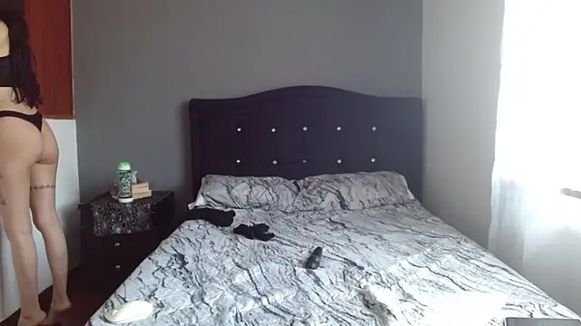 Snapshot of Emilia_1995 chatting on 11/18/25, 05:05 Emilia 1995 online show from 11/18/25, 05:05