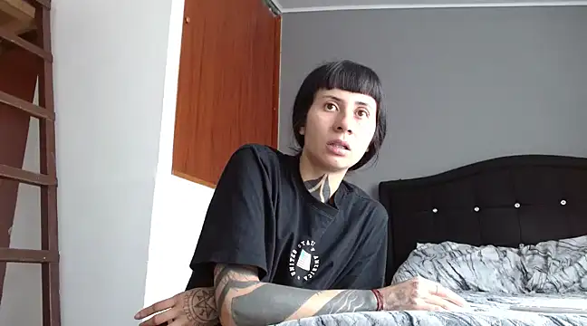 Snapshot of Emilia_1995 chatting on 03/17/25, 08:19 Emilia 1995 online show from 03/17/25, 08:19