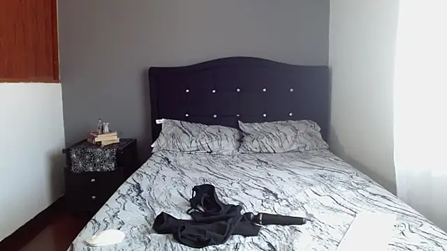 Snapshot of Emilia_1995 chatting on 11/11/25, 02:12 Emilia 1995 online show from 11/11/25, 02:12