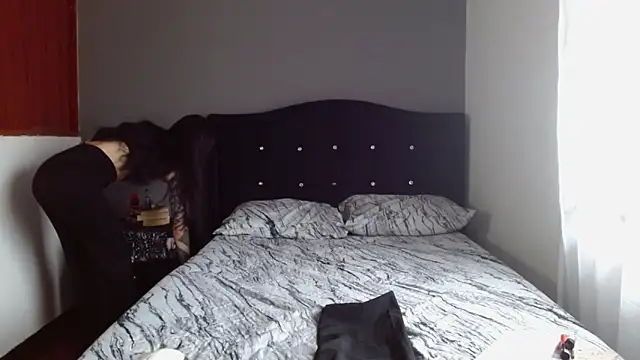 Snapshot of Emilia_1995 chatting on 10/14/25, 04:40 Emilia 1995 online show from 10/14/25, 04:40