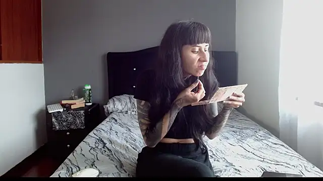 Snapshot of Emilia_1995 chatting on 12/03/25, 07:13 Emilia 1995 online show from 12/03/25, 07:13