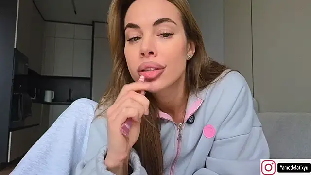 Snapshot of diffgirls2 chatting on 12/03/25, 10:14 diffgirls2 online show from 12/03/25, 10:14