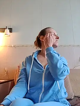 Evelina cute online show from 10/27/25, 11:00