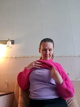 Evelina cute online show from 10/21/25, 12:26