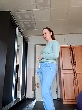 Evelina cute online show from 11/11/25, 10:10