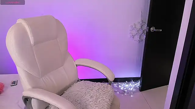 Snapshot of nyna_1 chatting on 02/13/25, 08:45 nyna 1 online show from 02/13/25, 08:45