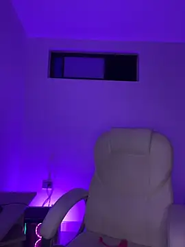 nyna 1 online show from 04/18/26, 02:03