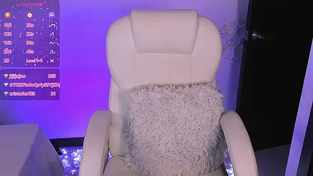 Snapshot of nyna_1 chatting on 02/16/25, 01:14 nyna 1 online show from 02/16/25, 01:14