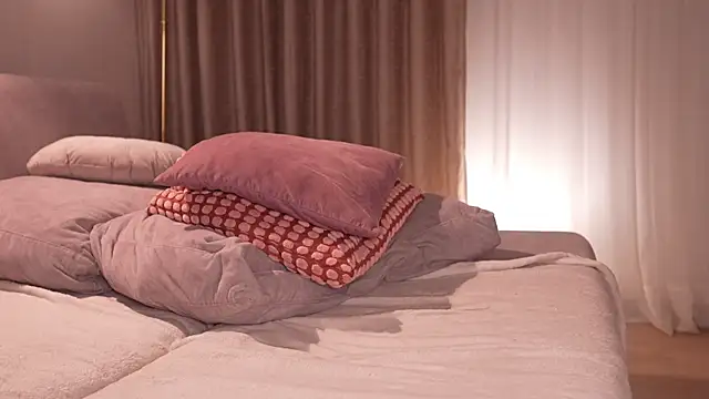 pauline  7 online show from 06/21/26, 05:30