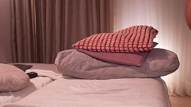 Snapshot of pauline__7 chatting on 02/12/26, 05:45 pauline 7 online show from 02/12/26, 05:45