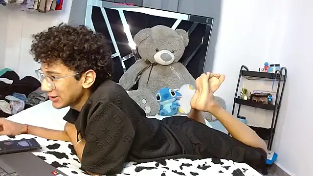 Snapshot of harrytwink18 chatting on 02/19/26, 06:16 harrytwink18 online show from 02/19/26, 06:16