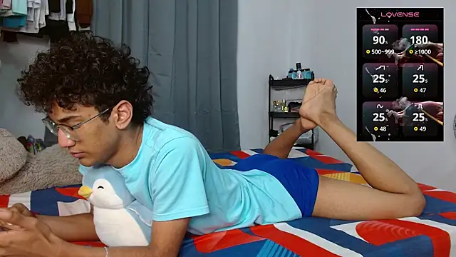 Snapshot of harrytwink18 chatting on 02/07/26, 12:07 harrytwink18 online show from 02/07/26, 12:07