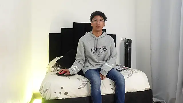 harrytwink18 online show from 01/13/25, 01:49