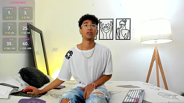 Snapshot of harrytwink18 chatting on 01/08/26, 07:31 harrytwink18 online show from 01/08/26, 07:31